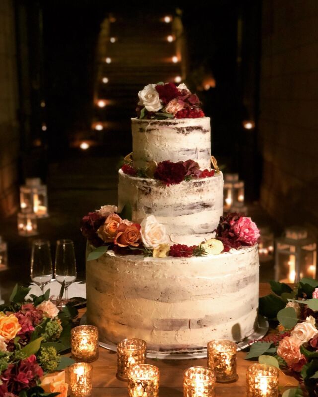 “È una tempesta anche la tua dolcezza” ✨❤️
E.Montale

@villa_le_due_torrette 
@areakitchen_wedding 
@davidepisano_official 
@maria_grazia_rizzotti_